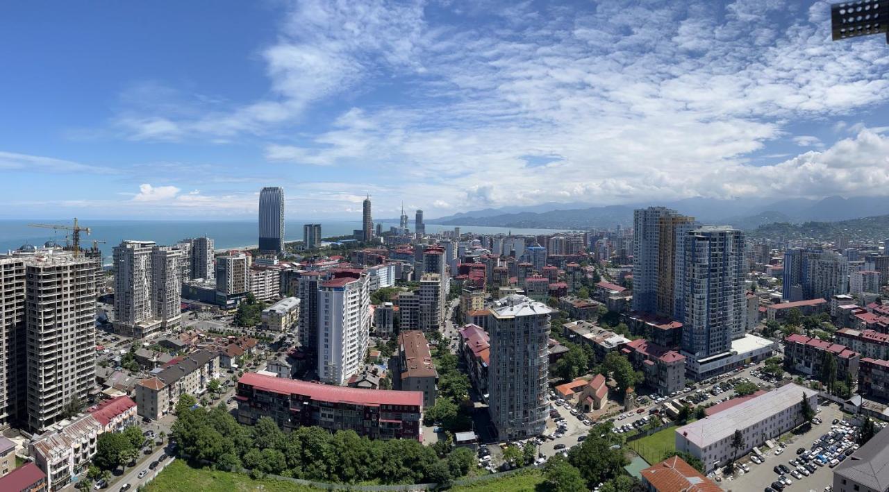 Apartament с шикарным видом и отдельной спальней Batumi